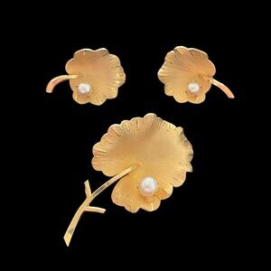 Vintage Imperial Pearl Syndicate 12KT GF Leaf Brooch & Earrings